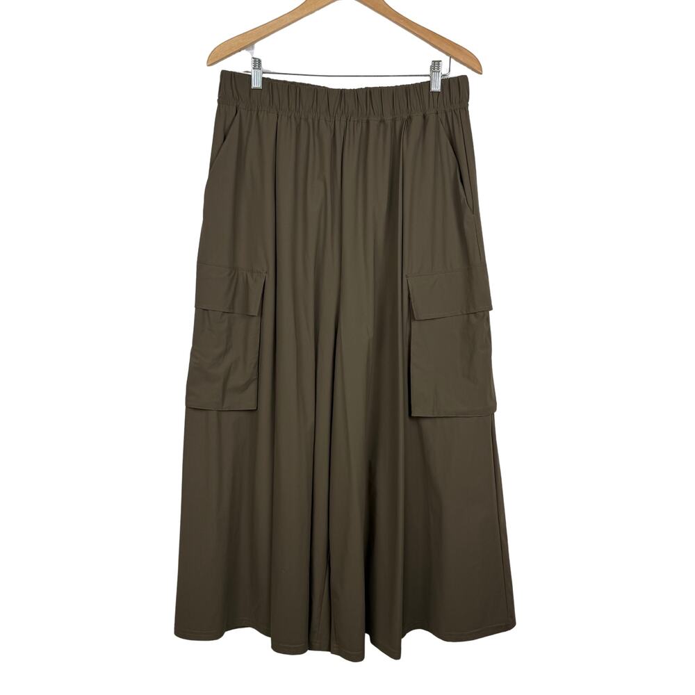 Cropped Wide-Leg Utility Pants in Olive - Picture 2 of 7